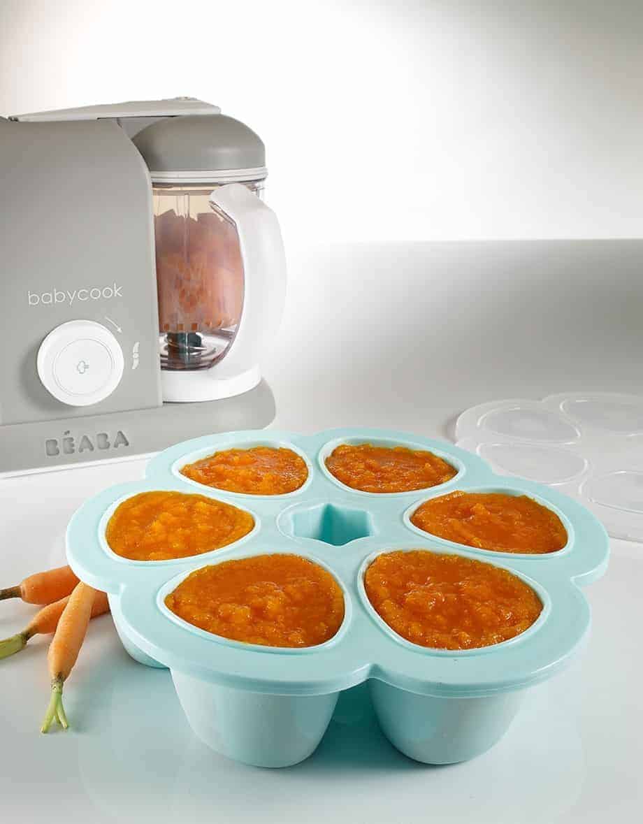 Béaba Multiportions™ Silicone Tray in rain with carrot puree and babycook
