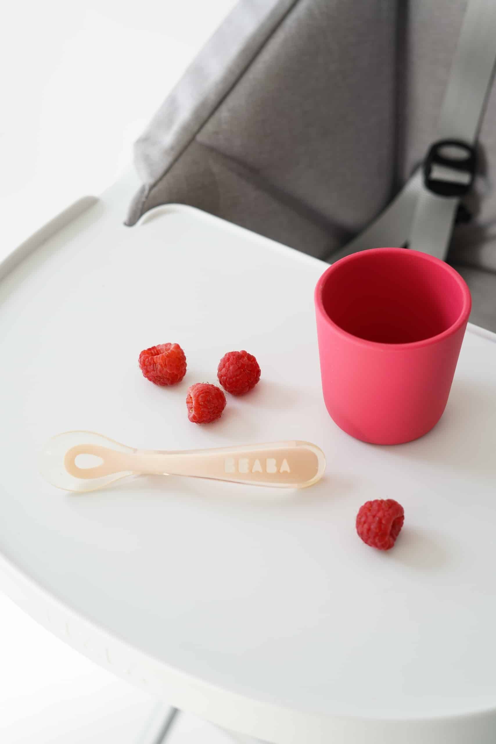 Beaba Non-slip silicone cup with spoon rose